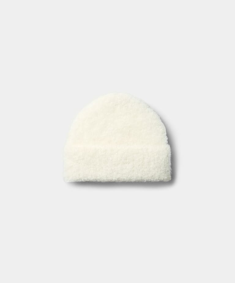 Bonnet blanc cass&eacute;