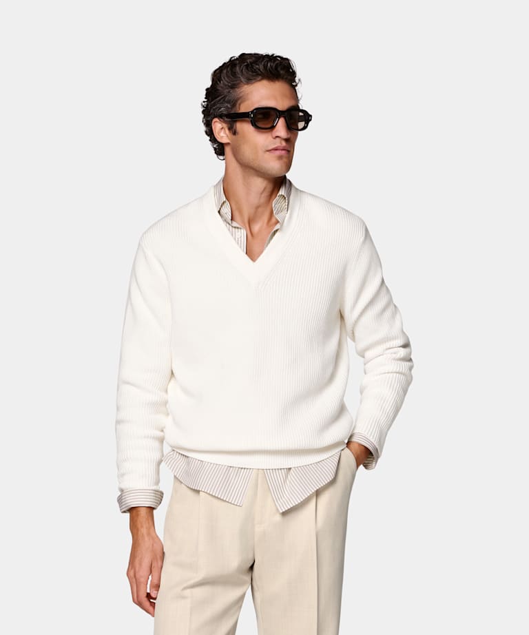 SUITSUPPLY Puro algod&oacute;n Jersey cuello pico ribeteado color crudo