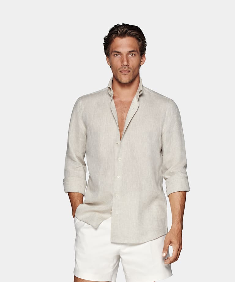 SUITSUPPLY Rent linne från Albini, Italien Sandfärgad skjorta med tailored fit