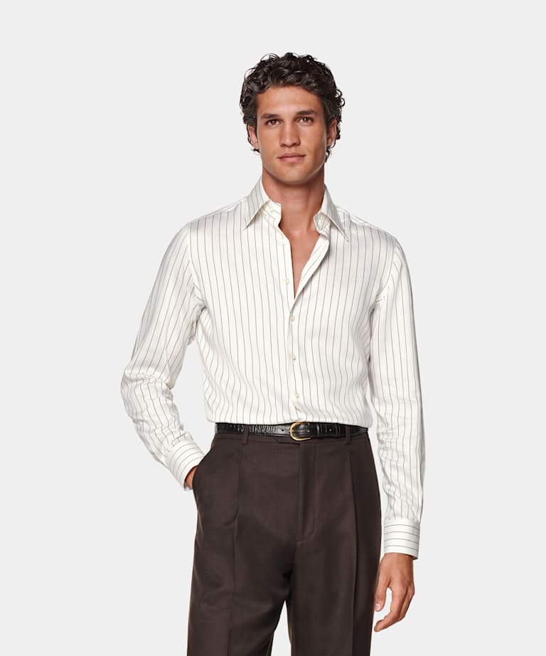 SUITSUPPLY Puro Tencel de Testa Spa, Italia Camisa blanca a rayas corte Tailored cuello clásico ancho