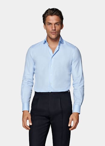 Ljusblå twillskjorta med tailored fit