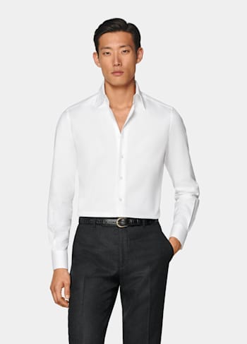 Camisa blanca corte Tailored cuello clásico ancho