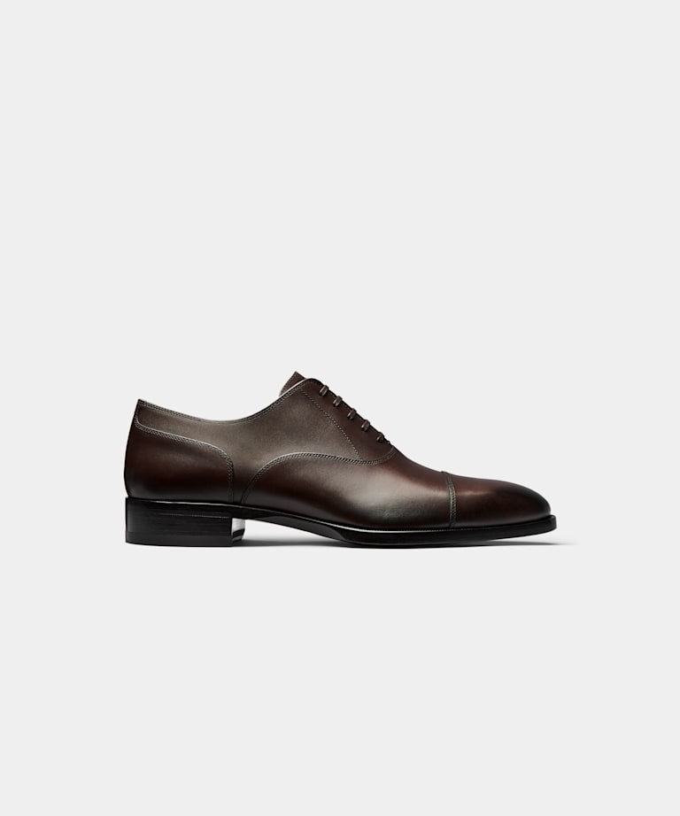 SUITSUPPLY Italienskt kalvskinn M&ouml;rkbrun Oxford