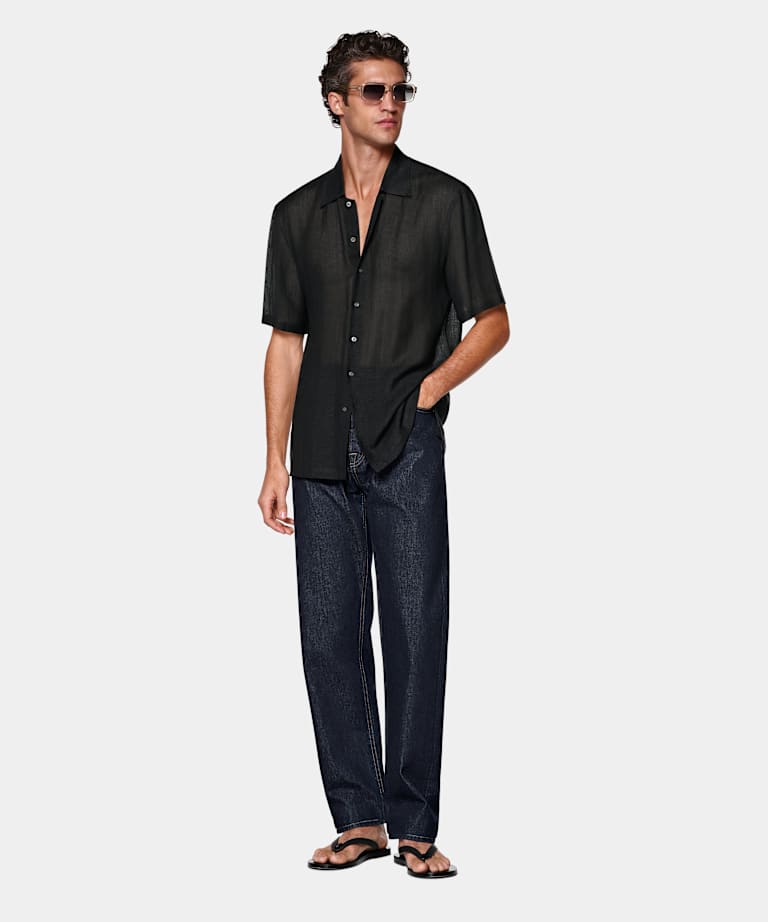 Camisa negra de manga corta en mezcla de viscosa y lino
