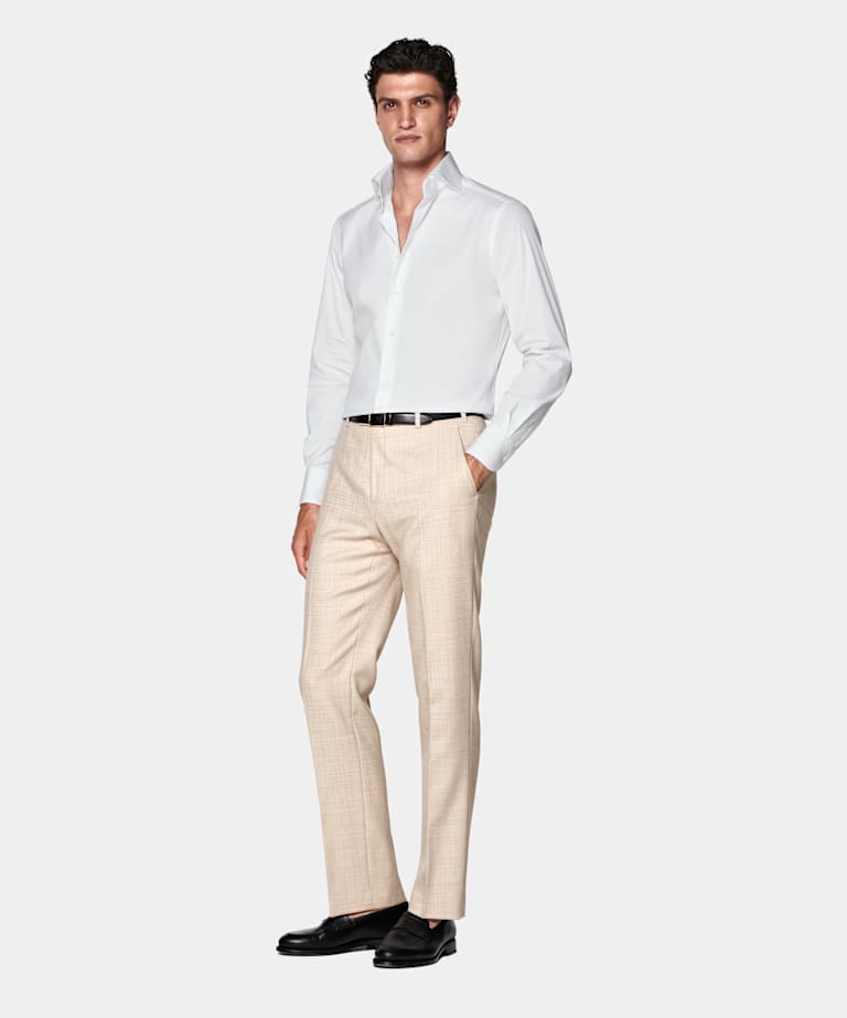 白色宽角领衬衫