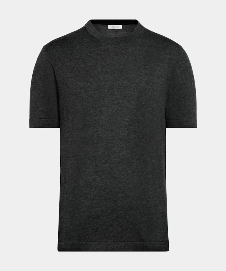 Cuello a la caja gris oscuro de manga corta