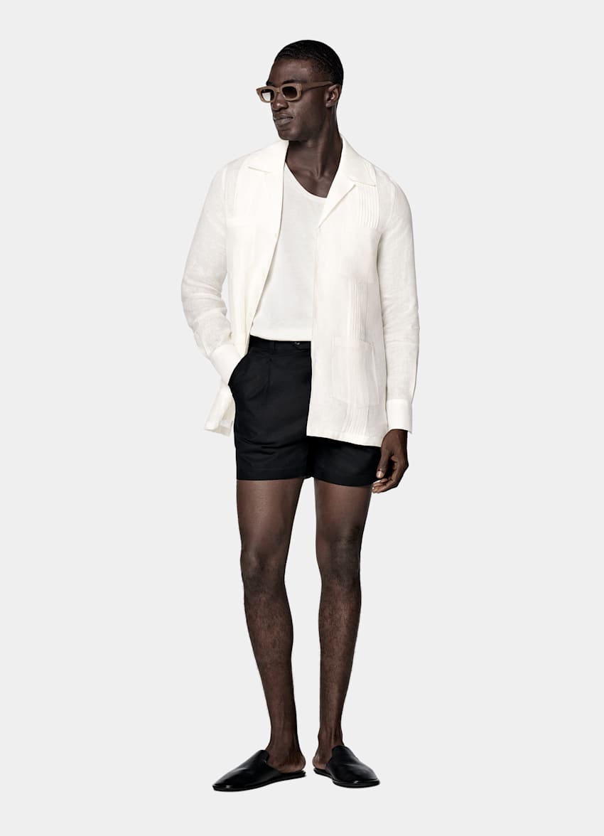 Camisa blanca plisada corte Slim bolsillo de parche