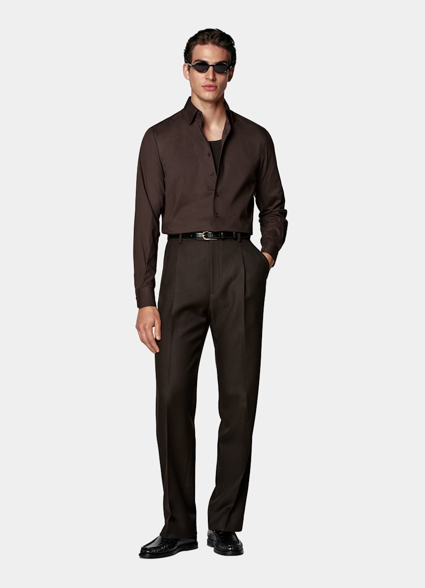Camisa marr&oacute;n oscuro de algod&oacute;n egipcio