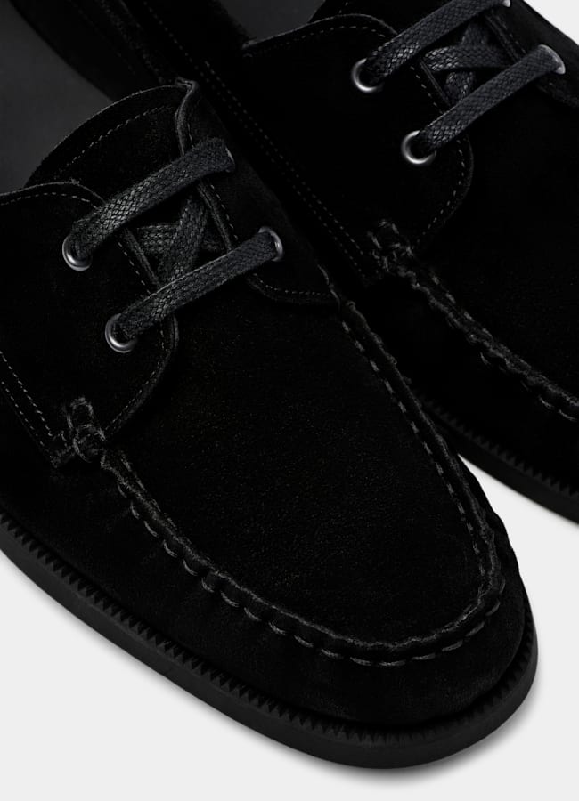 SUITSUPPLY Italiensk kalvmocka Svart seglarsko