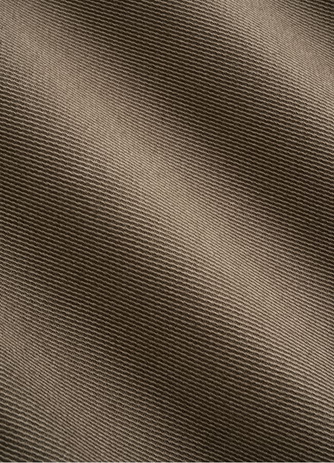 SUITSUPPLY All Season Bomullsstretch från Cervotessile, Italien Mellangröna chinos i slim leg straight-modell.