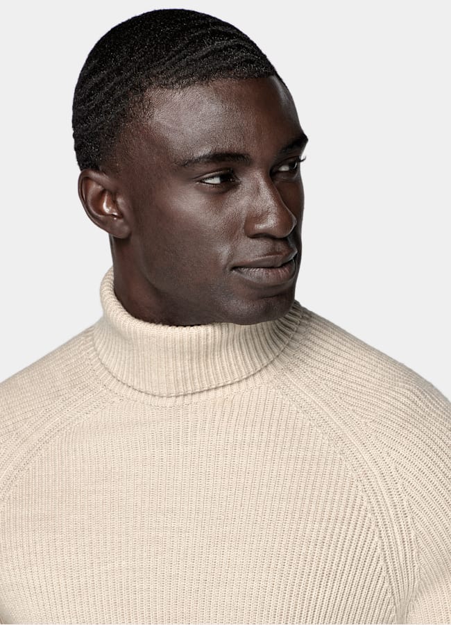 SUITSUPPLY Pura lana Jersey cuello alto ribeteado arena merino