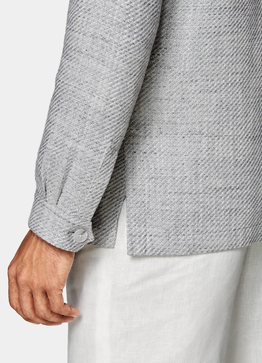 SUITSUPPLY 夏季 意大利 Ferla 生产的丝绸、亚麻、棉、锦纶面料 浅灰色慵懒身型衬衫式夹克