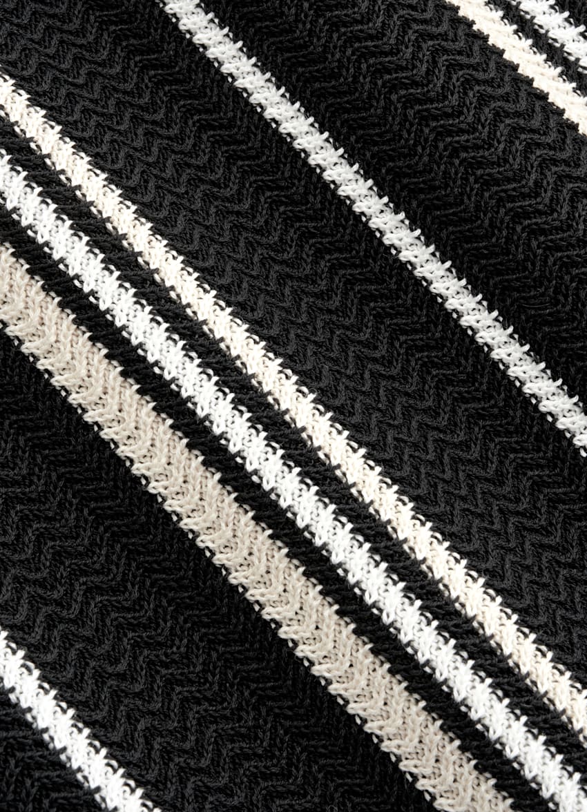SUITSUPPLY Coton et soie Col rond en jacquard &agrave; rayures noires, manches courtes.