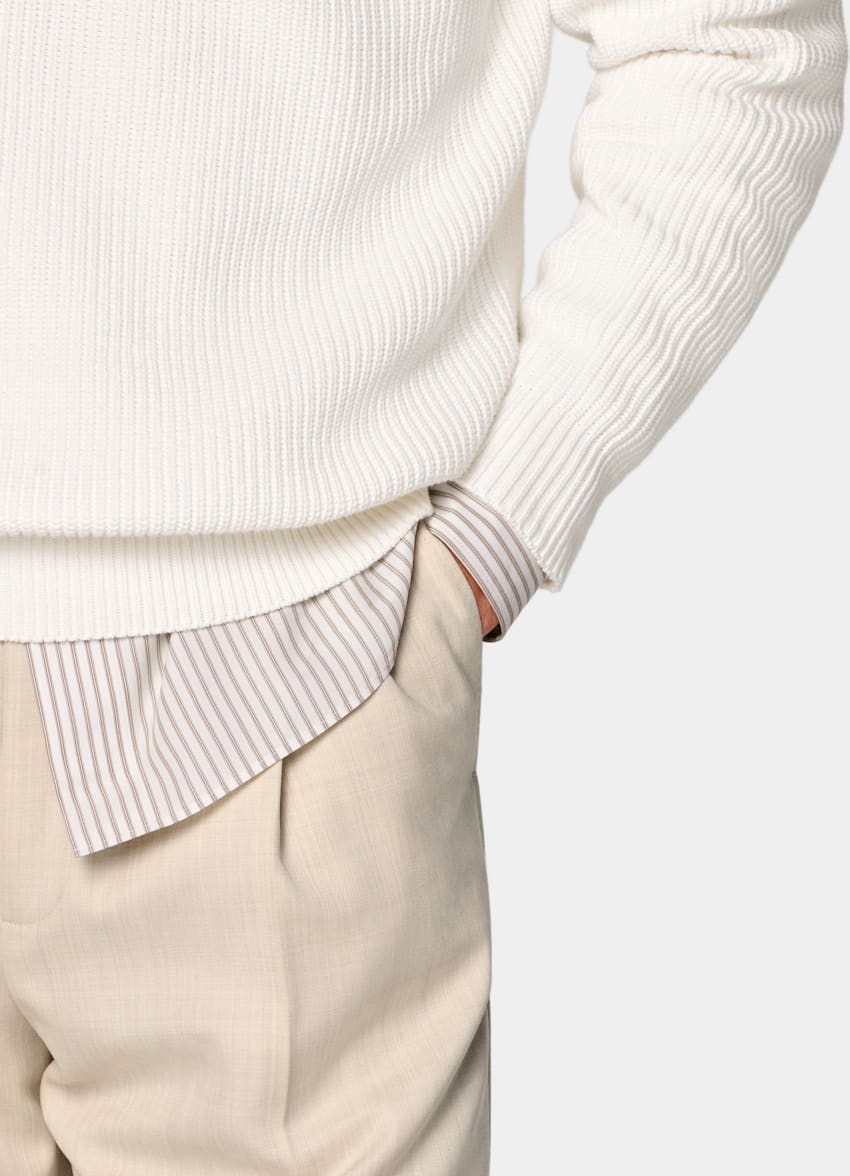 SUITSUPPLY Puro algod&oacute;n Jersey cuello pico ribeteado color crudo