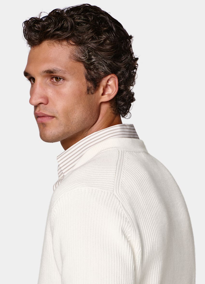 SUITSUPPLY Puro algod&oacute;n Jersey cuello pico ribeteado color crudo