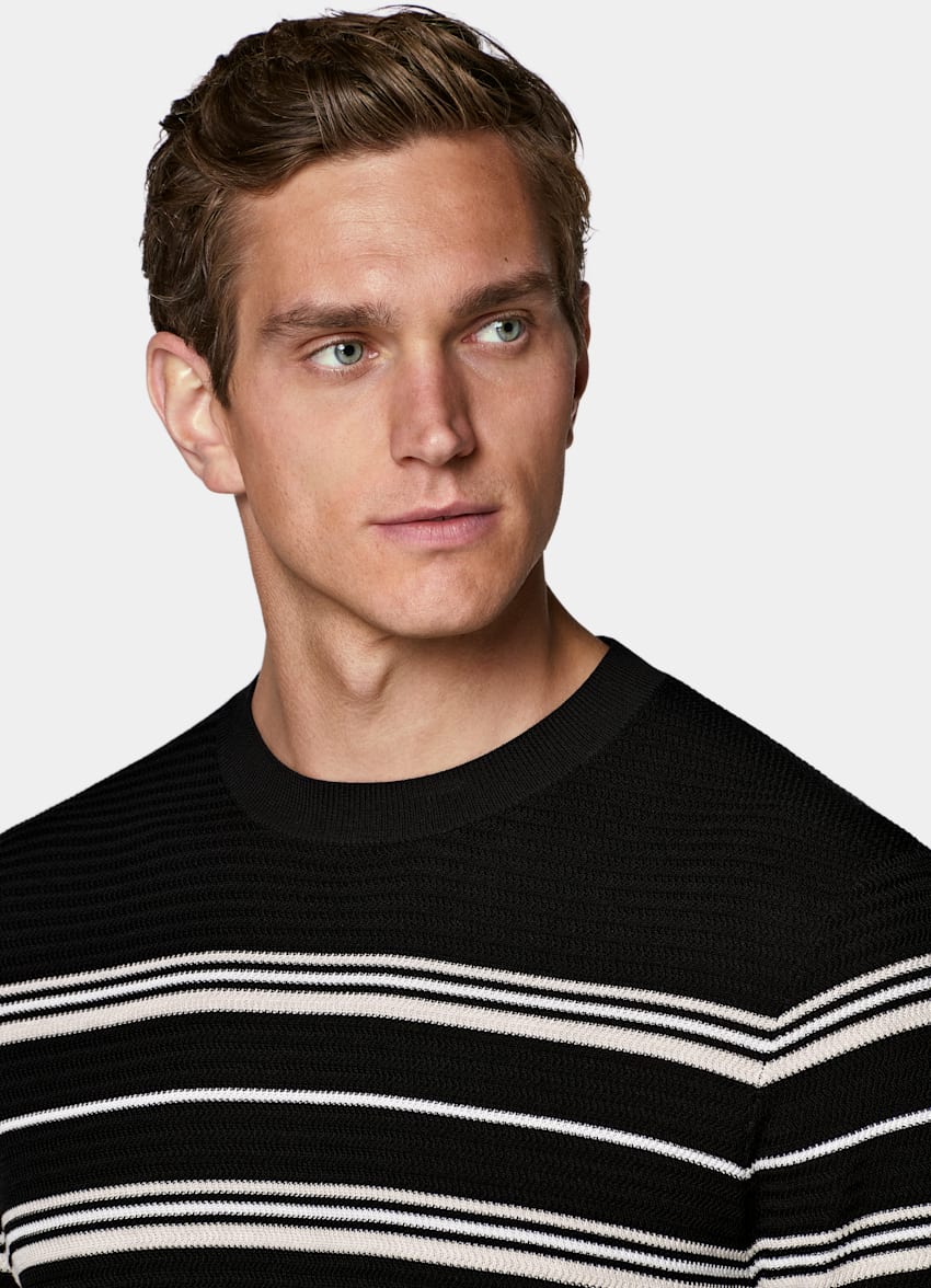 SUITSUPPLY Coton et soie Col rond en jacquard &agrave; rayures noires, manches courtes.