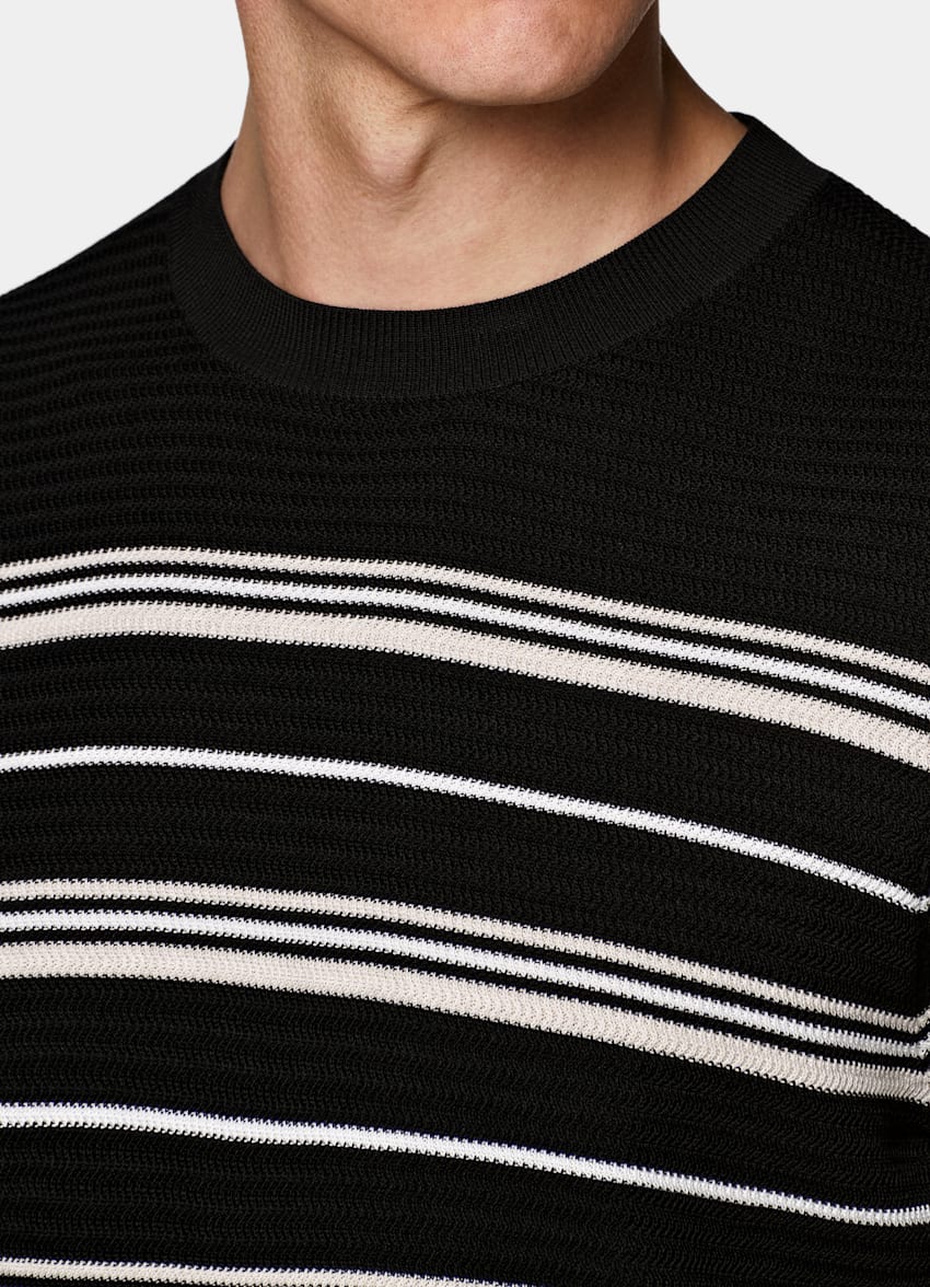 SUITSUPPLY Coton et soie Col rond en jacquard &agrave; rayures noires, manches courtes.