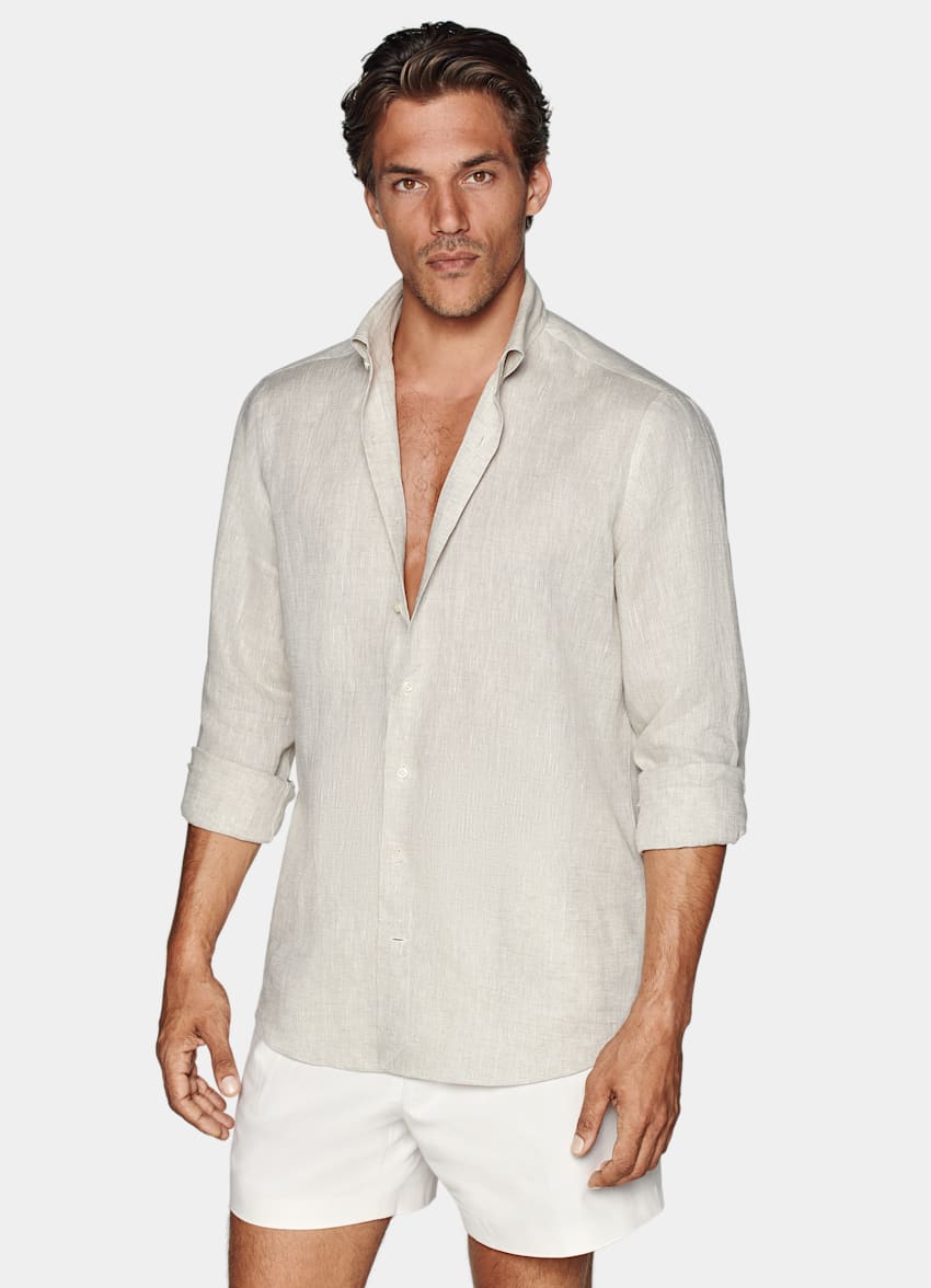 SUITSUPPLY Rent linne från Albini, Italien Sandfärgad skjorta med tailored fit