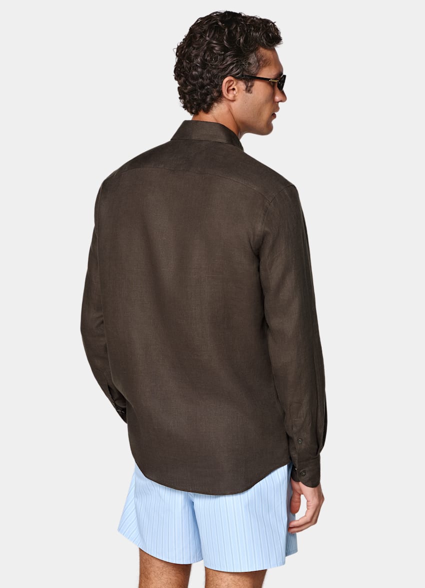 SUITSUPPLY Pure Linen de Baird McNutt, Reino Unido Dark Brown Linen Shirt