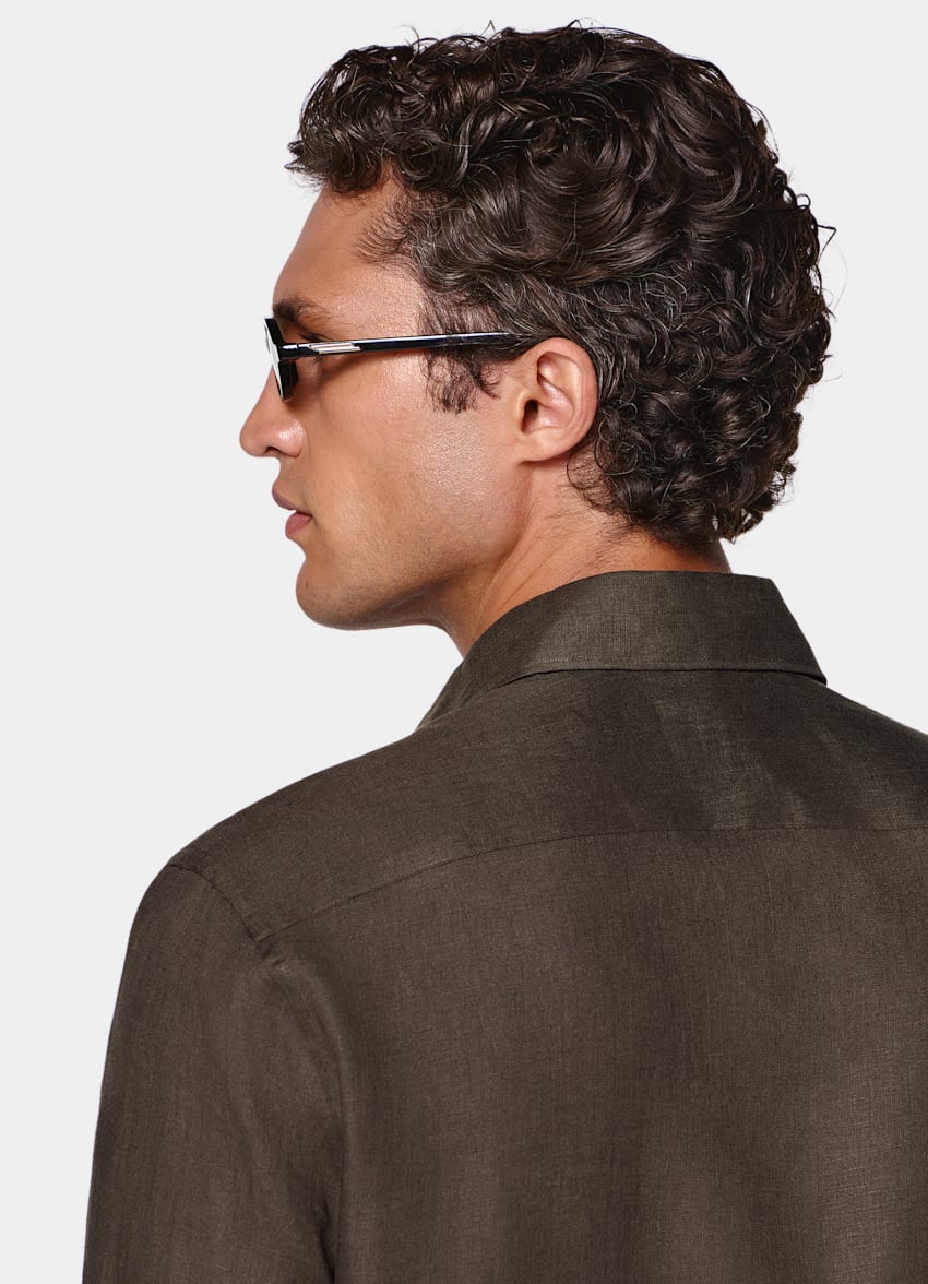 SUITSUPPLY Pure Linen de Baird McNutt, Reino Unido Dark Brown Linen Shirt