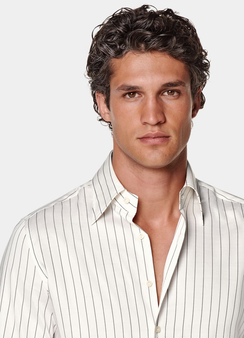 SUITSUPPLY Puro Tencel de Testa Spa, Italia Camisa blanca a rayas corte Tailored cuello clásico ancho