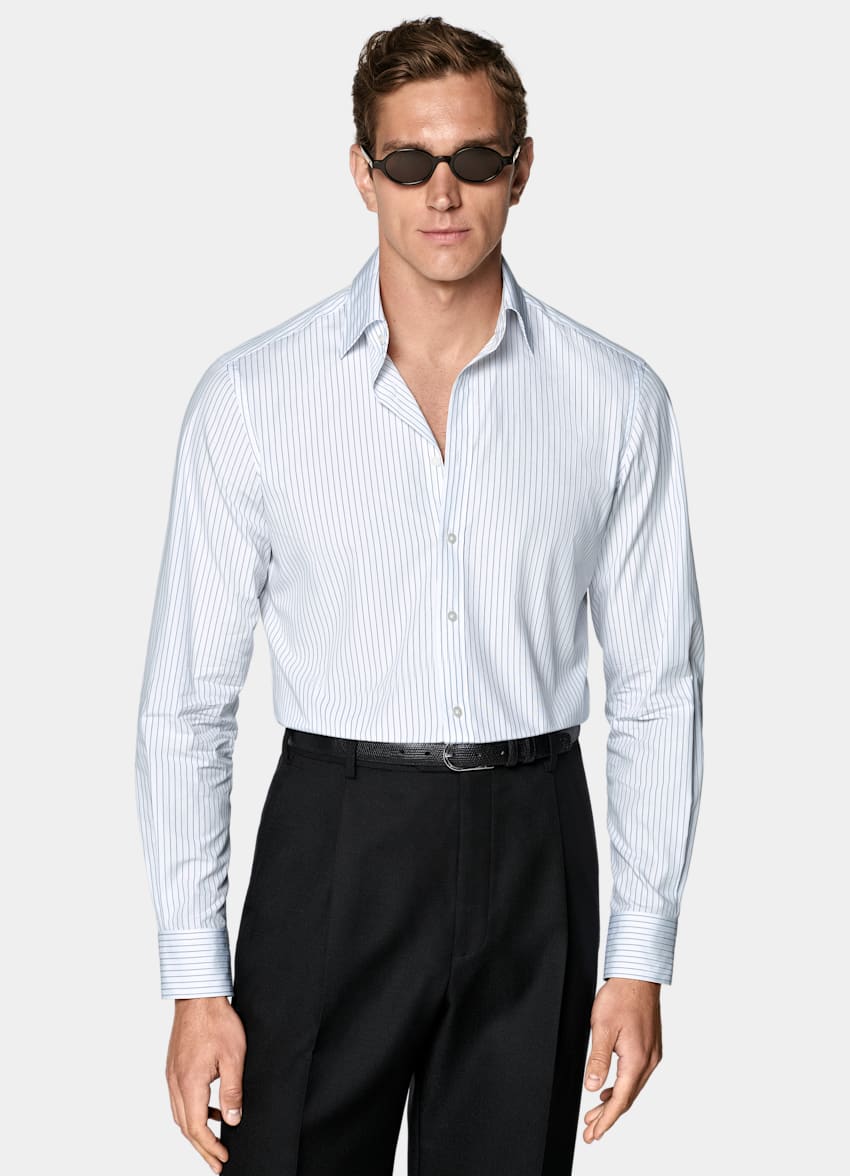 SUITSUPPLY Algod&oacute;n egipcio de Sidogras, Espa&ntilde;a Camisa azul medio a rayas con cuello cl&aacute;sico.