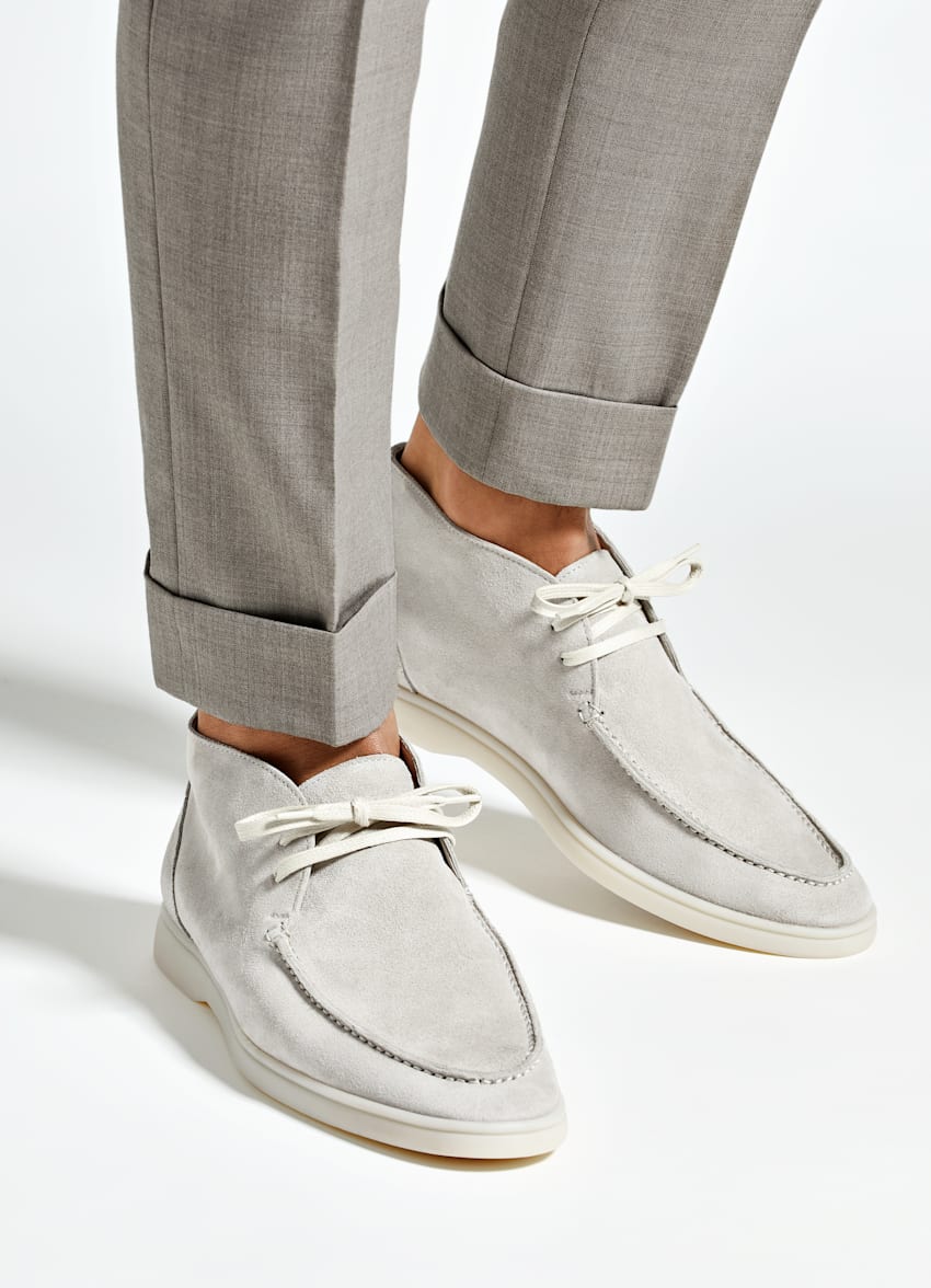 Light Grey Chukka Boot | Calf Suede double face | Suitsupply Online Store