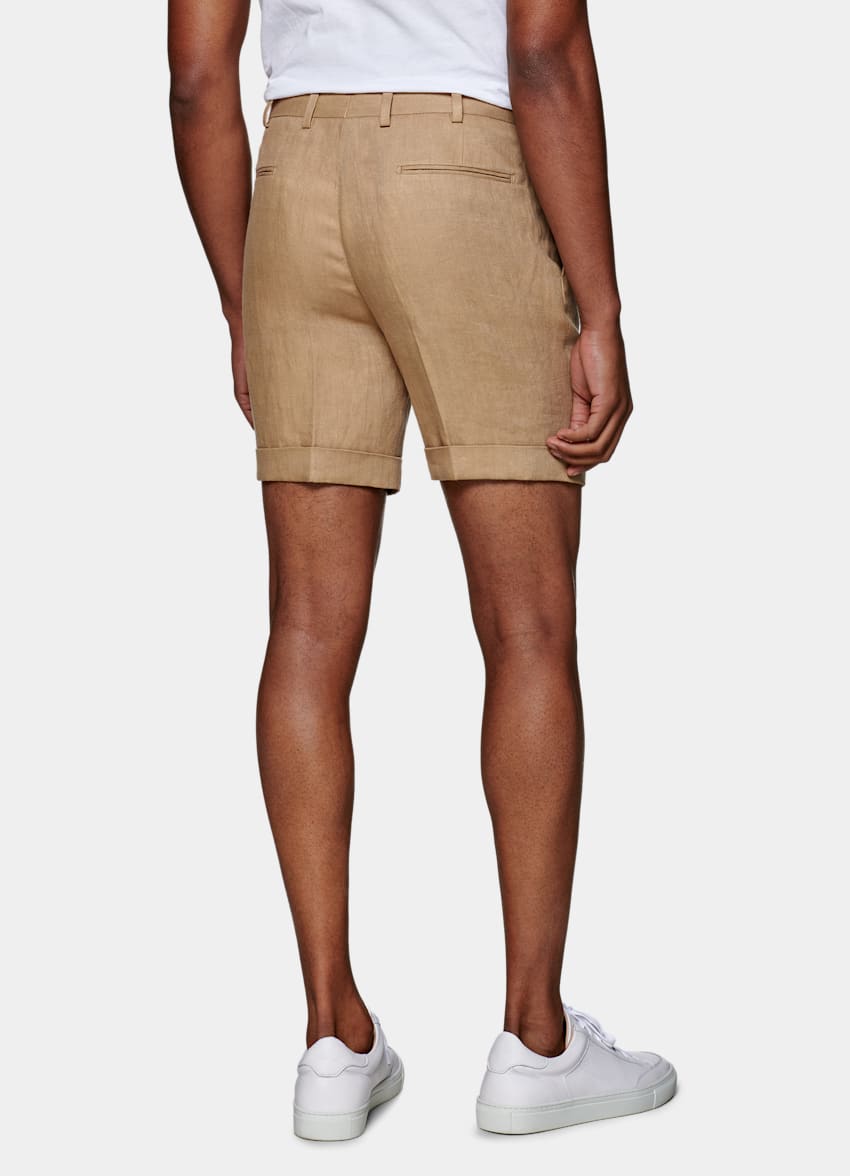 Mid Brown Pleated Bosa Shorts | Pure Linen | Suitsupply Online Store