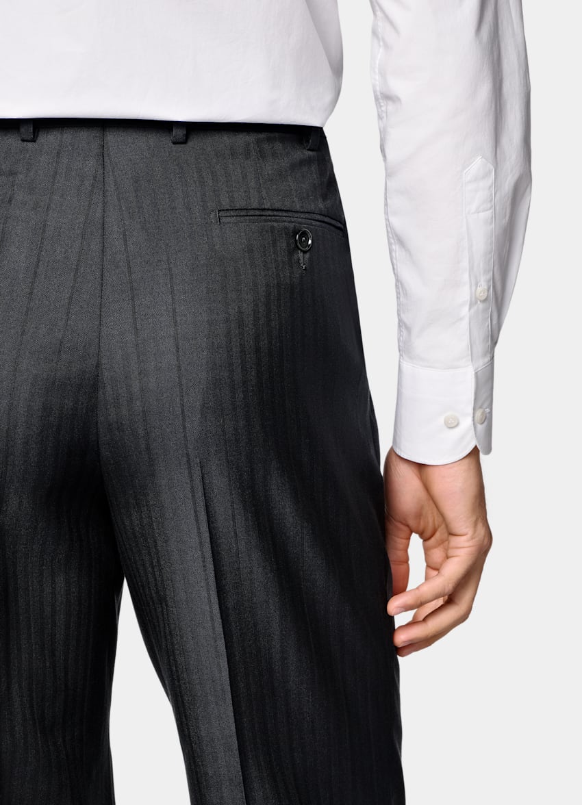 SUITSUPPLY All Season Wool Silk by Rogna, Italy Navy Herringbone Relaxed Fit Brera Suit