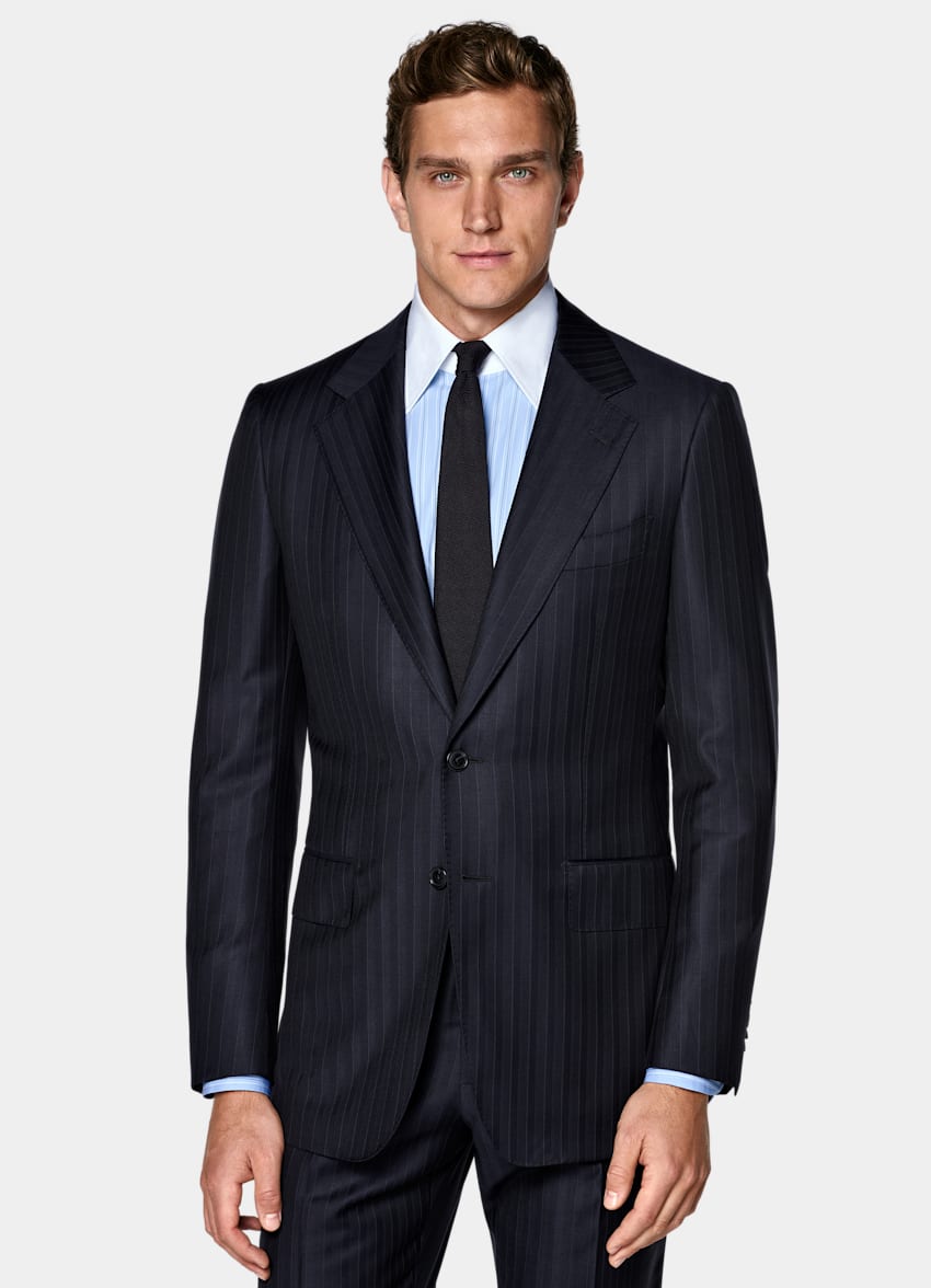 SUITSUPPLY All Season Wrinkle-Free Wool de Lanificio Ermenegildo Zegna, Italia Navy Striped Tailored Fit Milano Suit