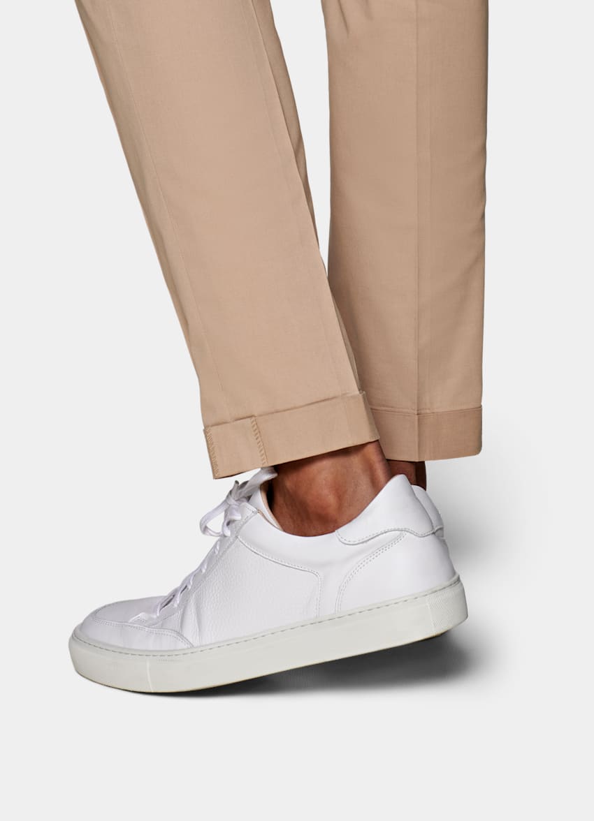 Mid Brown Pleated Blake Trousers | Stretch Cotton Cashmere | Suitsupply ...