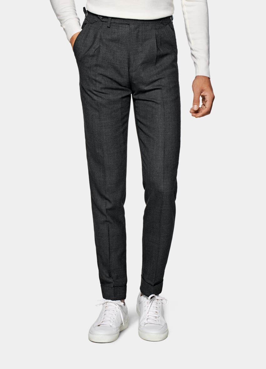 Mid Grey Pleated Vigo Trousers | Pure Wool | Suitsupply Online Store