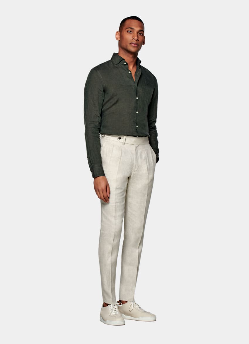 Light Brown Pleated Braddon Trousers | Pure Linen | Suitsupply Online Store