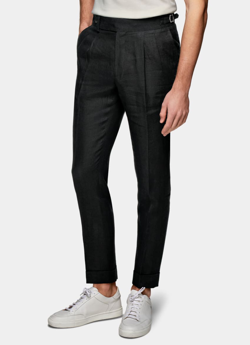 Black Pleated Braddon Trousers | Pure Linen | Suitsupply Online Store