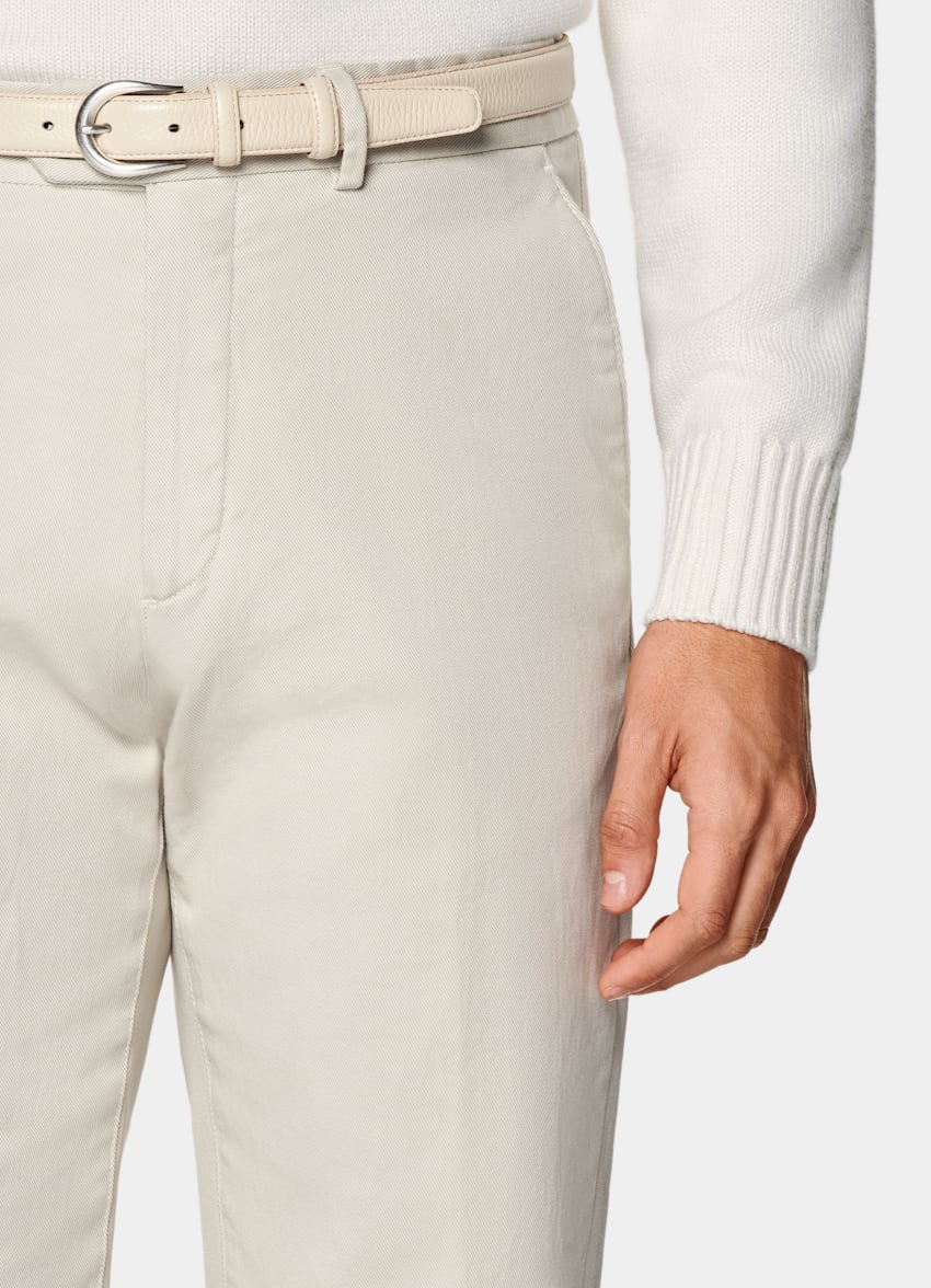 SUITSUPPLY All Season Bomullsstretch från Cervotessile, Italien Sandfärgade chinos i slim leg straight-modell