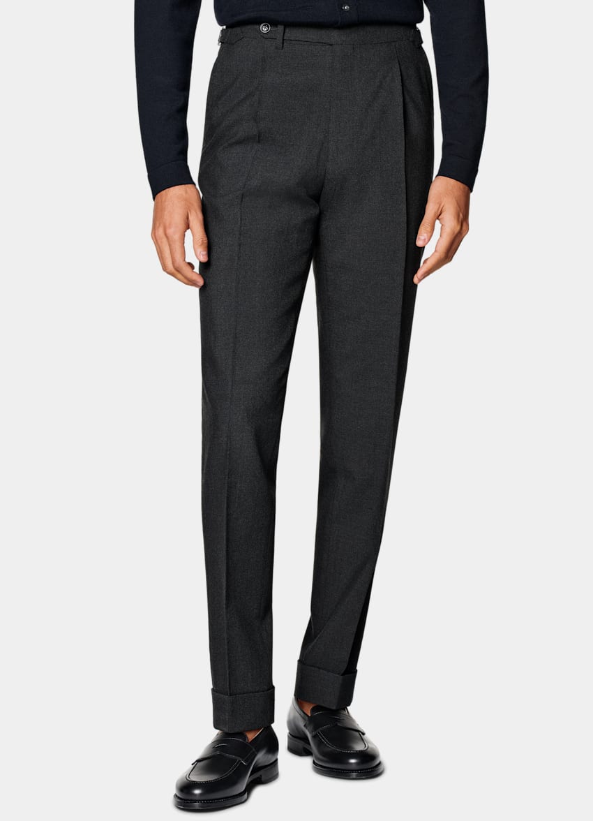 SUITSUPPLY Pure 4-Ply Traveller Wool by Rogna, Italy  Dark Grey Pleated Vigo Pants