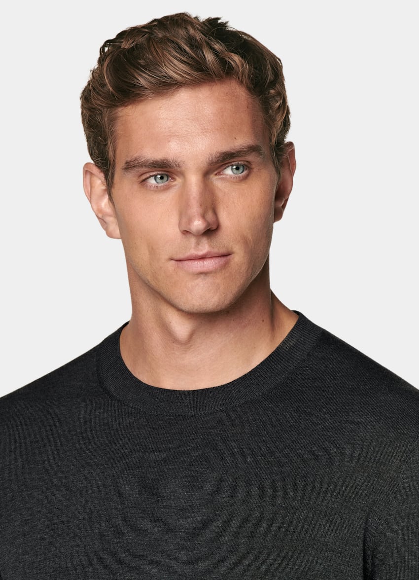 SUITSUPPLY Kalifornische Baumwolle und Maulbeerseide Rundhalspullover dunkelgrau