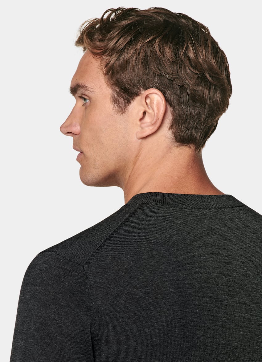 SUITSUPPLY Kalifornische Baumwolle und Maulbeerseide Rundhalspullover dunkelgrau