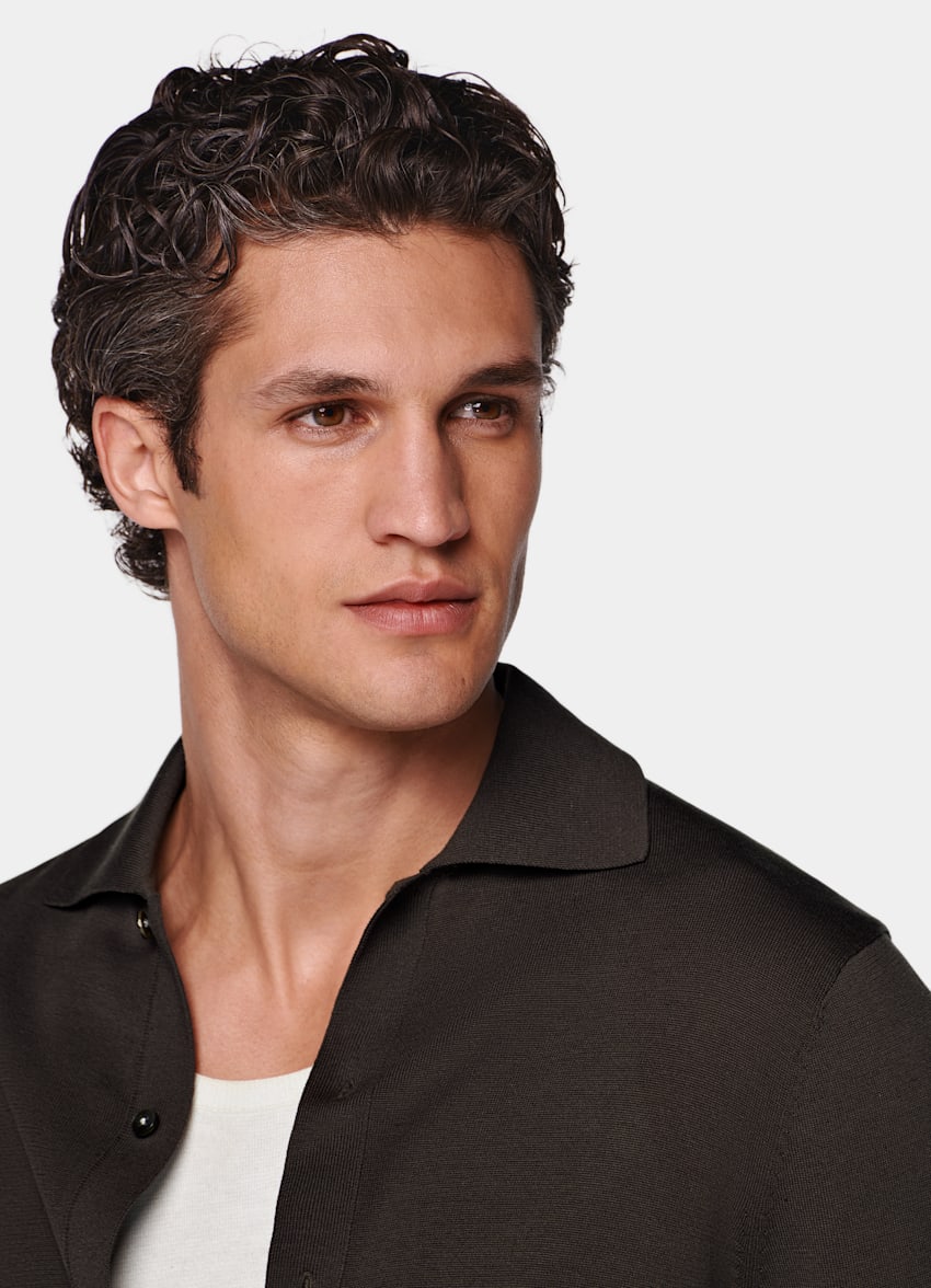 SUITSUPPLY Kalifornische Baumwolle und Maulbeerseide Polo-Cardigan dunkelbraun Langarm