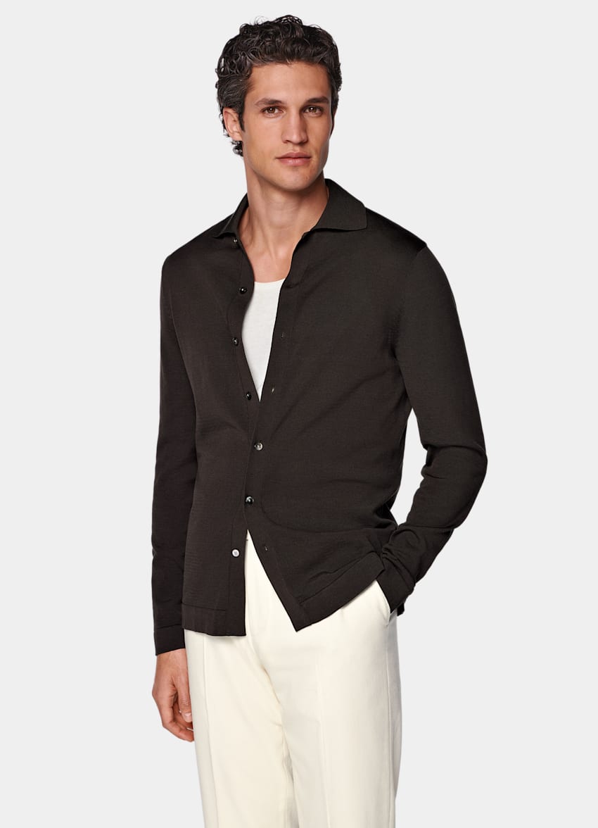 SUITSUPPLY Kalifornische Baumwolle und Maulbeerseide Polo-Cardigan dunkelbraun Langarm
