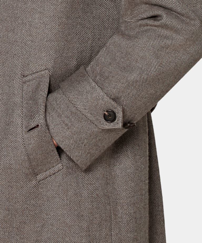 Abrigo gris topo punto de espiga con cinturón