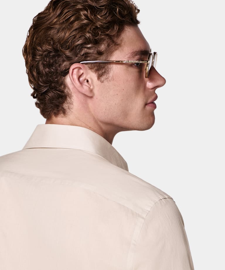 Camisa marr&oacute;n claro de algod&oacute;n