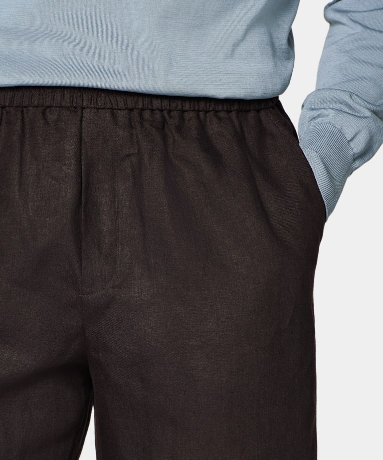 深棕色直筒裤型短裤