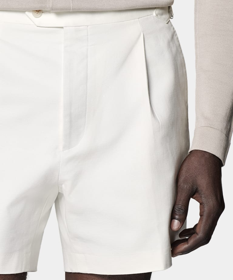 米白色直筒裤型短裤