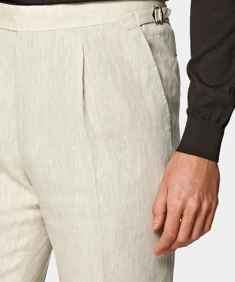 Pantalones arena Slim Leg Tapered