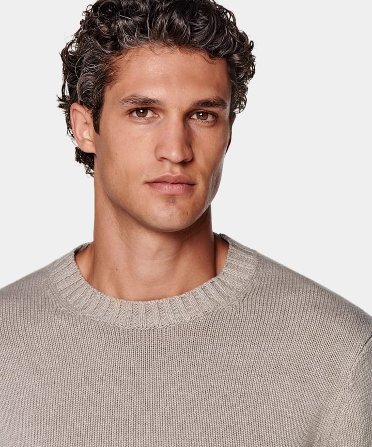 Cuello a la caja gris topo