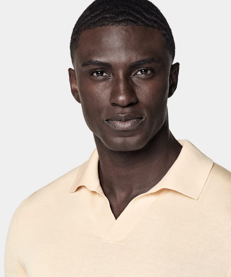Polo amarillo claro sin botones