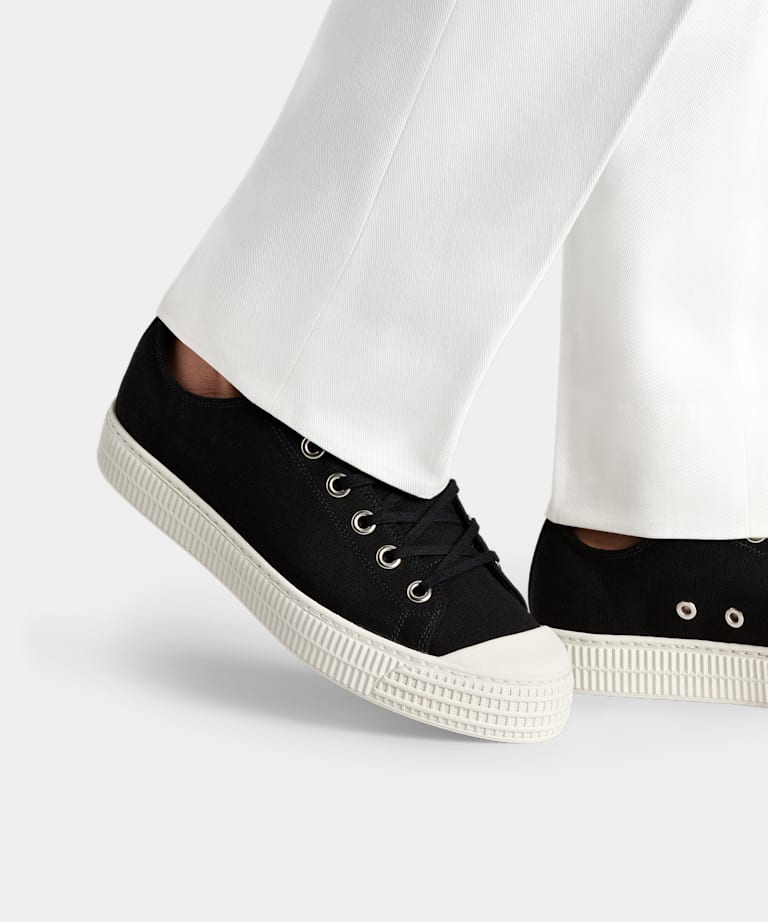 Black Sneaker