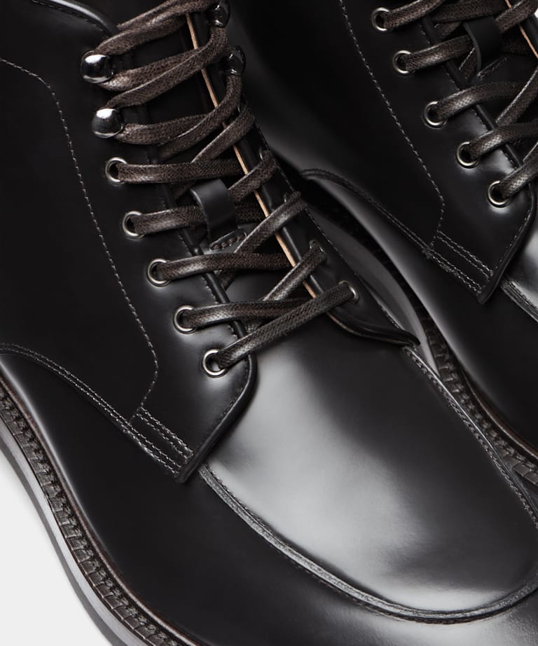 Boots braun geschnürt