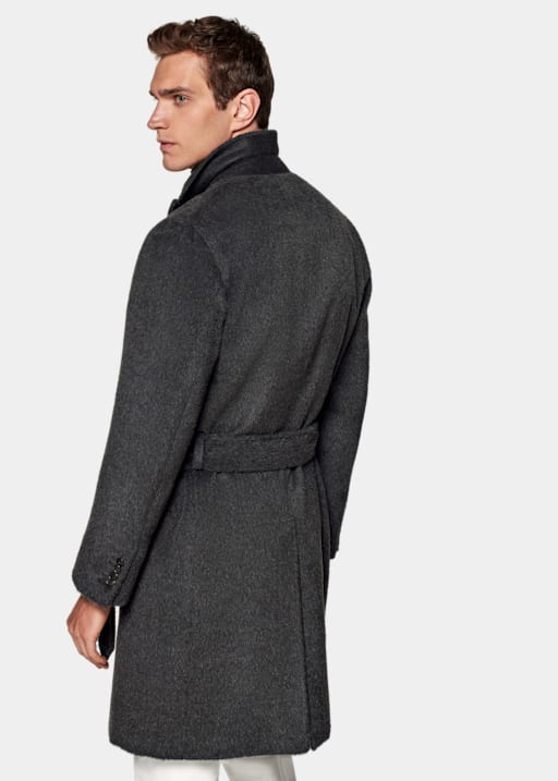 Cappotto grigio scuro con cintura